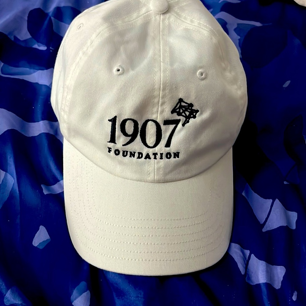 Under armour baseball hat free fit “1907 foundation “